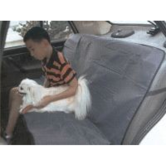 Paklājs uz automašīnas aizmugurējām sēdvietām